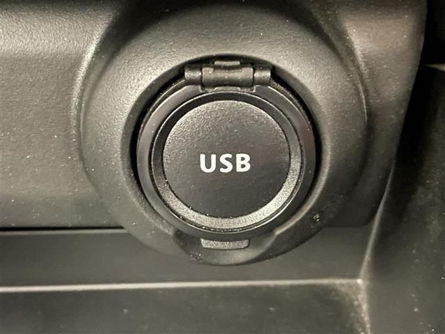 スイフトスポーツ ベースグレード　純正８型ナビ　全方位カメラ　禁煙　シートヒーター　クルコン　ＥＴＣ　デュアルセンサーブレーキサポート　衝突軽減装置　車線逸脱　ＬＥＤオートライト　フォグランプ　フルセグＴＶ　Ｂｌｕｅｔｏｏｔｈ　ＵＳＢ（9枚目）