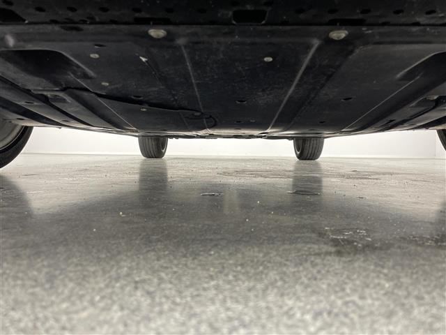 スイフトスポーツ ベースグレード　純正８型ナビ　全方位カメラ　禁煙　シートヒーター　クルコン　ＥＴＣ　デュアルセンサーブレーキサポート　衝突軽減装置　車線逸脱　ＬＥＤオートライト　フォグランプ　フルセグＴＶ　Ｂｌｕｅｔｏｏｔｈ　ＵＳＢ（24枚目）