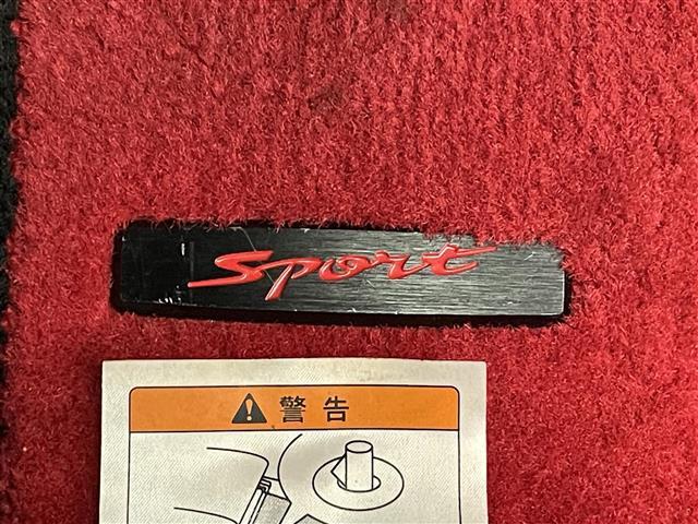 スイフトスポーツ ベースグレード　純正８型ナビ　全方位カメラ　禁煙　シートヒーター　クルコン　ＥＴＣ　デュアルセンサーブレーキサポート　衝突軽減装置　車線逸脱　ＬＥＤオートライト　フォグランプ　フルセグＴＶ　Ｂｌｕｅｔｏｏｔｈ　ＵＳＢ（26枚目）