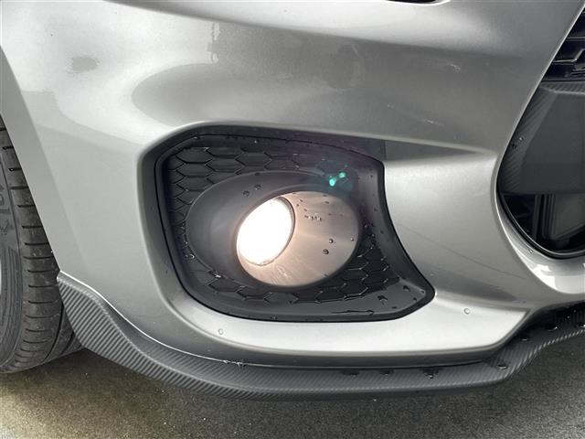 スイフトスポーツ ベースグレード　純正８型ナビ　全方位カメラ　禁煙　シートヒーター　クルコン　ＥＴＣ　デュアルセンサーブレーキサポート　衝突軽減装置　車線逸脱　ＬＥＤオートライト　フォグランプ　フルセグＴＶ　Ｂｌｕｅｔｏｏｔｈ　ＵＳＢ（33枚目）