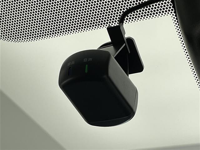 セレナ ｅ－パワー　ハイウェイスターＶ　純正１０型ナビ　全方位カメラ　禁煙　プロパイロット　デジタルインナーミラー　ＢＳＭ　ハンズフリー両側パワスラ　ＥＴＣ　衝突軽減　追従クルコン　ハンドル支援　ＬＥＤオートライト　コーナーセンサ　ドラレコ（5枚目）