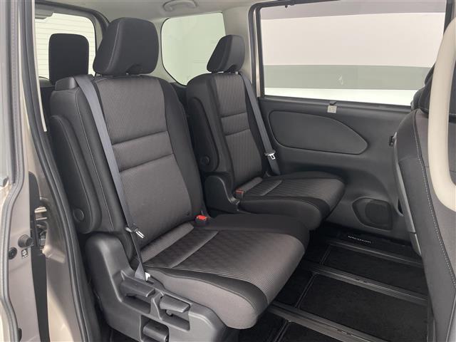 セレナ ｅ－パワー　ハイウェイスターＶ　純正１０型ナビ　全方位カメラ　禁煙　プロパイロット　デジタルインナーミラー　ＢＳＭ　ハンズフリー両側パワスラ　ＥＴＣ　衝突軽減　追従クルコン　ハンドル支援　ＬＥＤオートライト　コーナーセンサ　ドラレコ（20枚目）