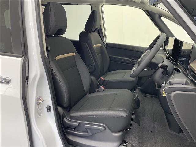 セレナ e-パワー ハイウェイスターV 登録済未使用車 純12.3型DAナビTV 禁煙 全方位カメラ プロパイロット BSM 内蔵前後ドラレコ デジタルインナーミラー HDMI ワイヤレス充電 衝突軽減 車線逸脱 両側パワスラ ハンドル支援(19枚目)