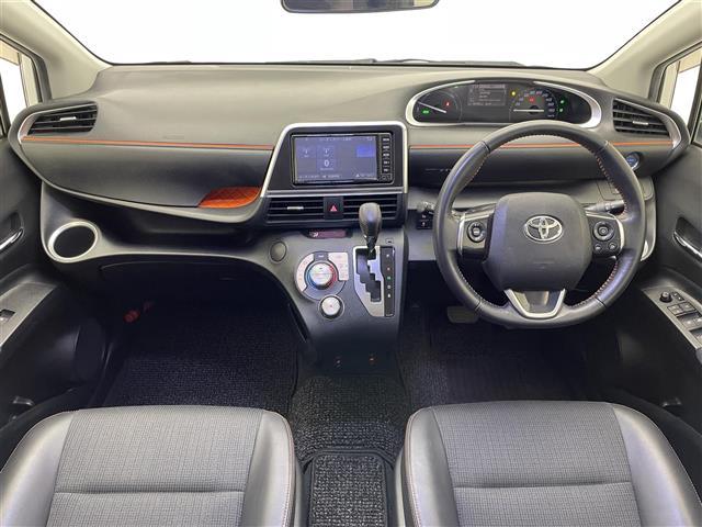 シエンタ ハイブリッドＧ　クエロ　純正ナビ　シートヒーター　ドラレコ　禁煙　バックカメラ　両側パワスラ　ＥＴＣ　セーフティセンス　衝突軽減　車線逸脱　ワイパーデアイサー　ＬＥＤオートライト　フォグランプ　純正ＯＰ１６ＡＷ　ハーフレザー（2枚目）