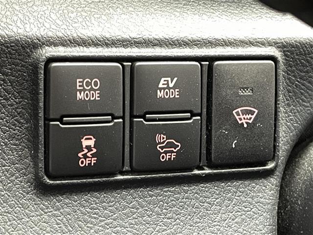 シエンタ ハイブリッドＧ　クエロ　純正ナビ　シートヒーター　ドラレコ　禁煙　バックカメラ　両側パワスラ　ＥＴＣ　セーフティセンス　衝突軽減　車線逸脱　ワイパーデアイサー　ＬＥＤオートライト　フォグランプ　純正ＯＰ１６ＡＷ　ハーフレザー（6枚目）