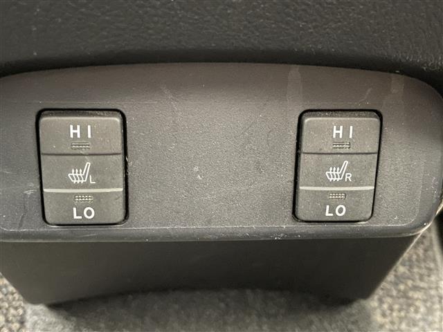 シエンタ ハイブリッドＧ　クエロ　純正ナビ　シートヒーター　ドラレコ　禁煙　バックカメラ　両側パワスラ　ＥＴＣ　セーフティセンス　衝突軽減　車線逸脱　ワイパーデアイサー　ＬＥＤオートライト　フォグランプ　純正ＯＰ１６ＡＷ　ハーフレザー（7枚目）