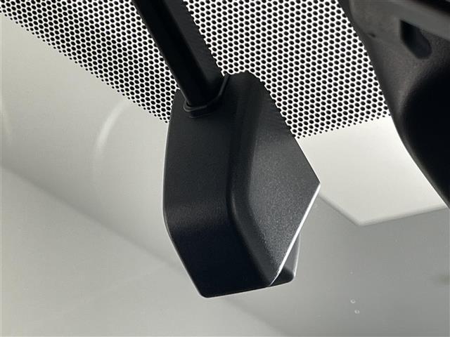 シエンタ ハイブリッドＧ　クエロ　純正ナビ　シートヒーター　ドラレコ　禁煙　バックカメラ　両側パワスラ　ＥＴＣ　セーフティセンス　衝突軽減　車線逸脱　ワイパーデアイサー　ＬＥＤオートライト　フォグランプ　純正ＯＰ１６ＡＷ　ハーフレザー（8枚目）