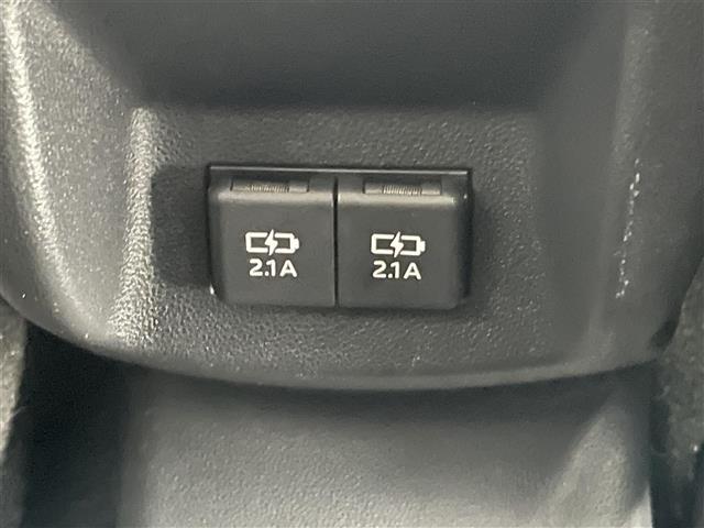 ロッキー プレミアムＧ　シートヒーター　追従クルコン　禁煙　スマアシＩＩＩ　衝突軽減　電動パーキング　オートホールド　ハーフレザー　コーナーセンサー　ＬＥＤオートライト　フォグランプ　純正フロアマット　ＵＳＢポート　フォグラ（13枚目）