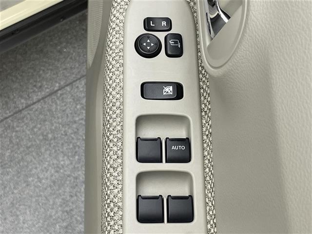 アルトラパン S 純正ナビ 全方位カメラ シートヒーター 禁煙車 レーダーブレーキサポート 衝突軽減 HIDヘッドライト 純正フロアマット オートライト DVD USB フルセグTV ツートンカラー プッシュスタート(28枚目)