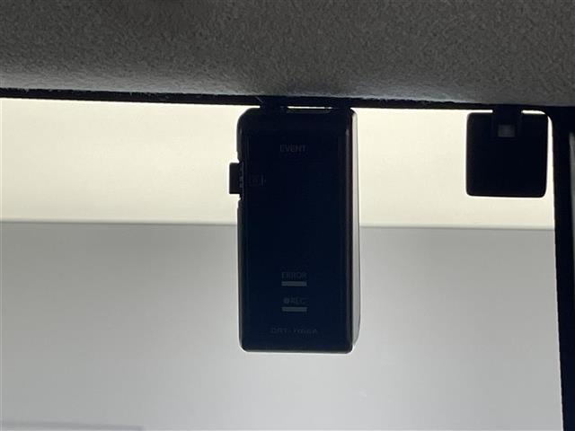 ルーミー カスタムＧ　Ｓ　純正ナビ　シートヒーター　ＳＡＩＩ　禁煙　バックカメラ　クルーズコントロール　ＥＴＣ　プッシュスタート　ＬＥＤオートライト　フォグランプ　衝突軽減　両側パワースライドドア　純正ドラレコ　純正フロアマッ（7枚目）