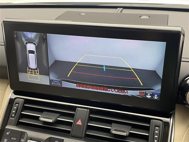 【全周囲カメラ】真上から見たような映像が流れ、便利かつ大変見やすく安全確認もできます！駐車が苦手な方にもオススメな便利機能です！全方位カメラ／パノラミックビューモニター／アラウンドビューモニター