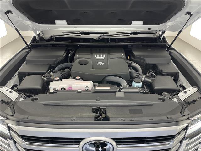 【サンルーフ】開放感たっぷりの希少装備のサンルーフが装着されております！車内の空気の入れ替えや明かりを取り入れ、天体観測なども楽しめて非常に快適です♪ＳＲ／ムーンルーフ／パノラマルーフ