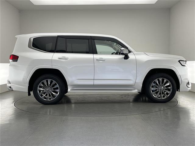 【フルオートエアコン】温度の設定のみで快適な風量やモードなどを自動調整します！コンピューターが設定温度に基づいた適切な空調を行うため、無駄な消費を抑えることができ燃費の向上も期待できます。