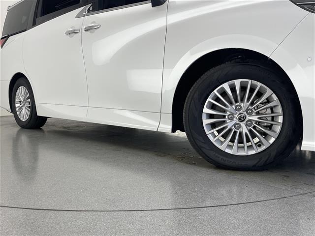 【　ホイール】外観にマッチしたホイールを装着しております。各種社外アルミホイールや、スタッドレスタイヤも取扱いしております。是非ご相談ください