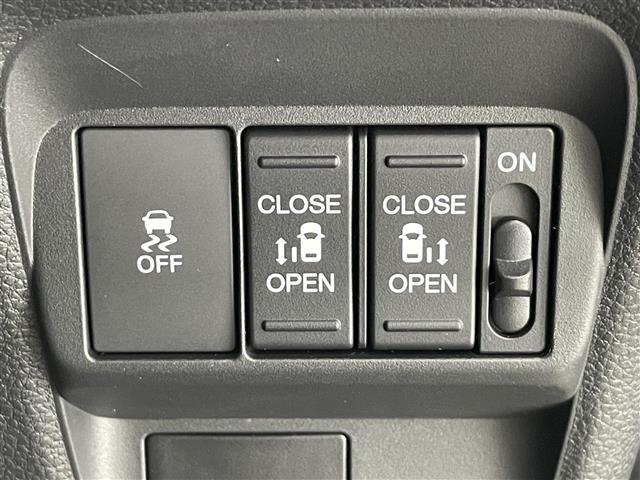 フリード ｅ：ＨＥＶクロスター　登録済未使用車　純正９型ナビ　禁煙　シートヒーター　ハーフレザー　電動パーキング　ホンダセンシング　衝突軽減　追従クルコン　ハンドル支援　コーナーセンサー　ＬＥＤオートライト　両側パワースライドドア（6枚目）