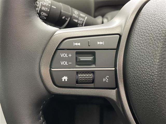 フリード ｅ：ＨＥＶクロスター　登録済未使用車　純正９型ナビ　禁煙　シートヒーター　ハーフレザー　電動パーキング　ホンダセンシング　衝突軽減　追従クルコン　ハンドル支援　コーナーセンサー　ＬＥＤオートライト　両側パワースライドドア（7枚目）