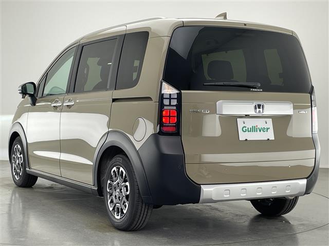フリード ｅ：ＨＥＶクロスター　登録済未使用車　純正９型ナビ　禁煙　シートヒーター　ハーフレザー　電動パーキング　ホンダセンシング　衝突軽減　追従クルコン　ハンドル支援　コーナーセンサー　ＬＥＤオートライト　両側パワースライドドア（18枚目）