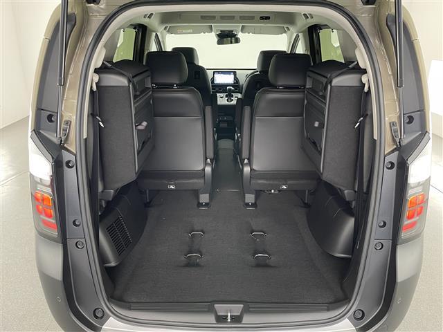 フリード ｅ：ＨＥＶクロスター　登録済未使用車　純正９型ナビ　禁煙　シートヒーター　ハーフレザー　電動パーキング　ホンダセンシング　衝突軽減　追従クルコン　ハンドル支援　コーナーセンサー　ＬＥＤオートライト　両側パワースライドドア（22枚目）