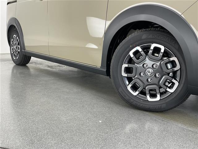 フリード ｅ：ＨＥＶクロスター　登録済未使用車　純正９型ナビ　禁煙　シートヒーター　ハーフレザー　電動パーキング　ホンダセンシング　衝突軽減　追従クルコン　ハンドル支援　コーナーセンサー　ＬＥＤオートライト　両側パワースライドドア（35枚目）