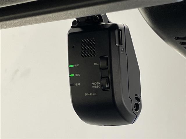 Ｎ－ＢＯＸカスタム コーディネートスタイル　純正９型ナビ　シートヒーター　禁煙車　純正ドラレコ　両側パワスラ　バックカメラ　ホンダセンシング　衝突軽減装置　追従クルコン　ハンドル支援　電動パーキング　背面テーブル　フルセグＴＶ　カープレイ対応（6枚目）