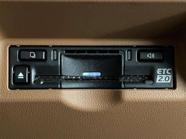 ヴェルファイアハイブリッド Z プレミア 純正14型ナビ 左右独立ムーンルーフ トヨタチームメイト アドバンスドパーク ユニバーサルステップ 全方位カメラ 茶革シート デジタルインナーミラー HUD BSM ワイヤレス充電 衝突軽減 ACC(9枚目)