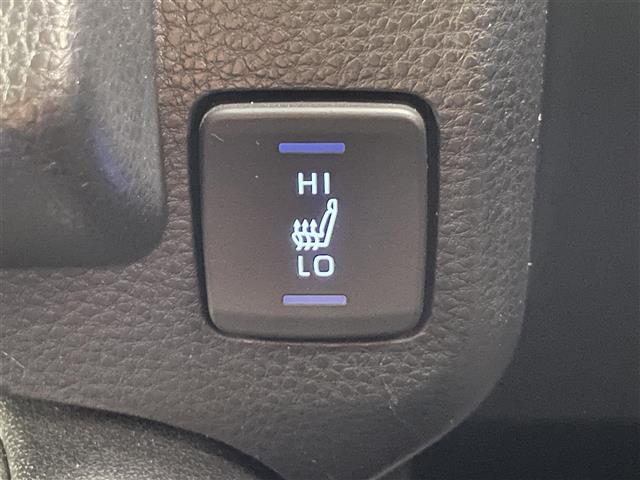 カローラスポーツ ハイブリッドＧ　スタイルパッケージ　純正９型ナビＴＶ　ＤＶＤデッキ　モデリスタエアロ　シートヒーター　ハーフレザー　バックカメラ　純正ドラレコ　ＥＴＣ　セーフティセンス　衝突軽減装置　追従クルコン　コーナーセンサー　ＬＥＤオートライト（6枚目）