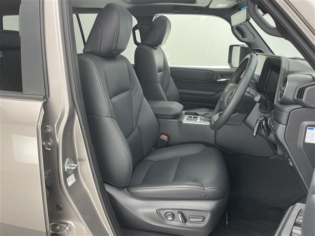 ランドクルーザー250 VX 純正12.3型ナビ JBLサウンド ムーンルーフ 丸目LEDヘッドライト 全方位カメラ ワイヤレス充電 デジタルインナーミラー BSM ルーフレール 電動リアゲート 黒革シート シートヒーター 禁煙車(19枚目)