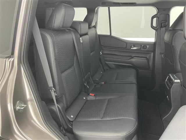 ランドクルーザー250 VX 純正12.3型ナビ JBLサウンド ムーンルーフ 丸目LEDヘッドライト 全方位カメラ ワイヤレス充電 デジタルインナーミラー BSM ルーフレール 電動リアゲート 黒革シート シートヒーター 禁煙車(20枚目)