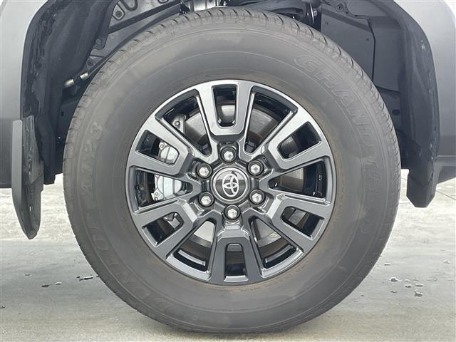 ランドクルーザー250 VX 純正12.3型ナビ JBLサウンド ムーンルーフ 丸目LEDヘッドライト 全方位カメラ ワイヤレス充電 デジタルインナーミラー BSM ルーフレール 電動リアゲート 黒革シート シートヒーター 禁煙車(26枚目)