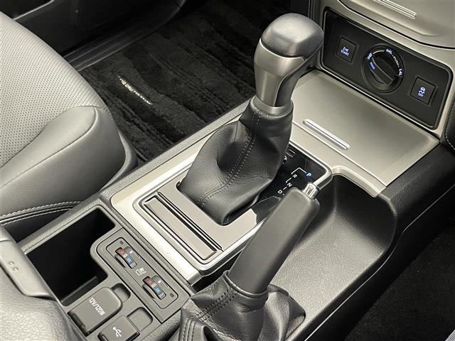 ランドクルーザープラド ＴＸ　Ｌパッケージ　マットブラックエディション　メーカーナビＴＶ　ムーンルーフ　ＪＢＬ　禁煙車　全方位カメラ　ＢＳＭ　黒革　シートヒーター　シートエアコン　コーナーセンサー　セーフティセンス　衝突軽減　追従クルコン　純正ルーフキャリア　ＬＥＤライト（30枚目）