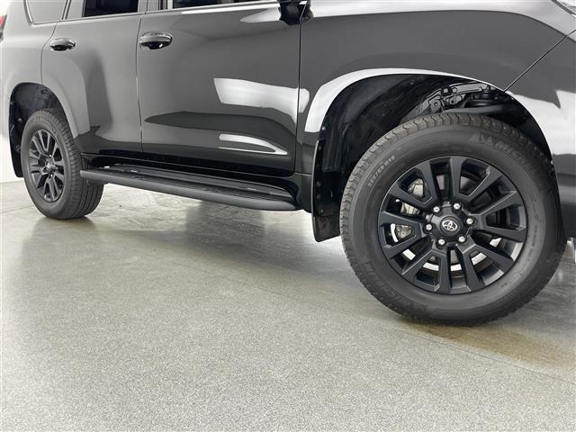 ランドクルーザープラド ＴＸ　Ｌパッケージ　マットブラックエディション　メーカーナビＴＶ　ムーンルーフ　ＪＢＬ　禁煙車　全方位カメラ　ＢＳＭ　黒革　シートヒーター　シートエアコン　コーナーセンサー　セーフティセンス　衝突軽減　追従クルコン　純正ルーフキャリア　ＬＥＤライト（36枚目）