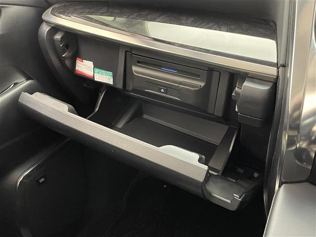 アルファード ２．５Ｓ　Ｃパッケージ　メーカーナビＴＶ　ＪＢＬ　全方位カメラ　禁煙　ＤＶＤデッキ　デジタルインナーミラー　パーキングアシスト　ＢＳＭ　黒革　シートヒーター　シートエアコン　電動リアゲート　三眼ＬＥＤ　前後ドラレコ　衝突軽減（33枚目）