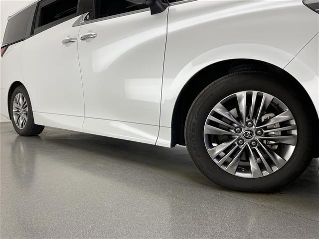 アルファードハイブリッド Z 純正14型ナビ 独立ムーンルーフ トヨタチームメイト アドバンスドパーク 全方位カメラ HUD デジタルインナーミラー AC100V 黒革 シートヒーター 両側パワスラ BSM スペアタイヤ 禁煙車(36枚目)