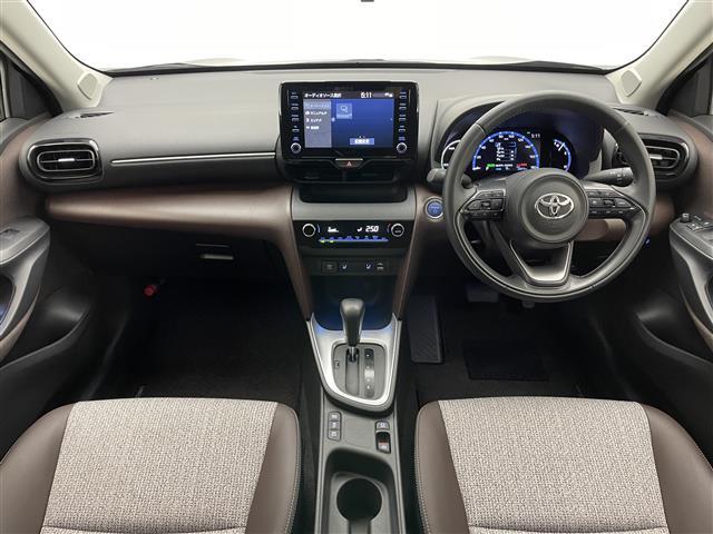 ヤリスクロス ハイブリッドＺ　純正８型ＤＡナビＴＶ　全方位カメラ　禁煙車　ＤＶＤデッキ　ハーフレザー　シートヒーター　電動パーキング　前後ドラレコ　セーフティセンス　衝突軽減　追従クルコン　ＢＳＭ　コーナーセンサー　ＬＥＤライト（2枚目）