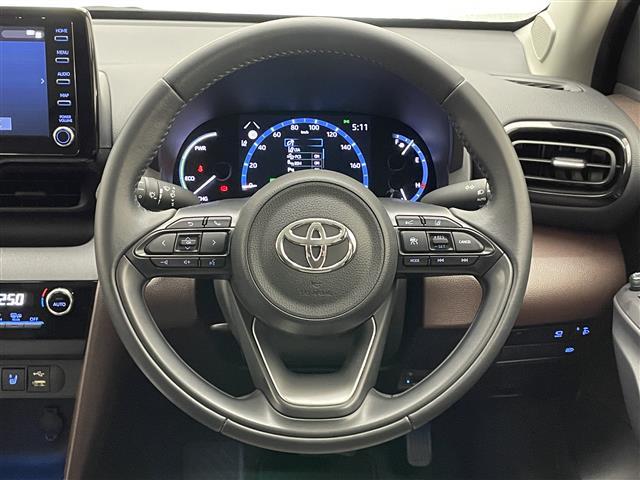 ヤリスクロス ハイブリッドＺ　純正８型ＤＡナビＴＶ　全方位カメラ　禁煙車　ＤＶＤデッキ　ハーフレザー　シートヒーター　電動パーキング　前後ドラレコ　セーフティセンス　衝突軽減　追従クルコン　ＢＳＭ　コーナーセンサー　ＬＥＤライト（10枚目）