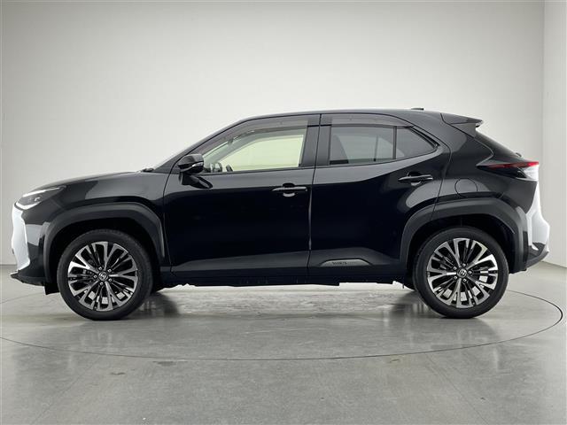 ヤリスクロス ハイブリッドＺ　純正８型ＤＡナビＴＶ　全方位カメラ　禁煙車　ＤＶＤデッキ　ハーフレザー　シートヒーター　電動パーキング　前後ドラレコ　セーフティセンス　衝突軽減　追従クルコン　ＢＳＭ　コーナーセンサー　ＬＥＤライト（17枚目）