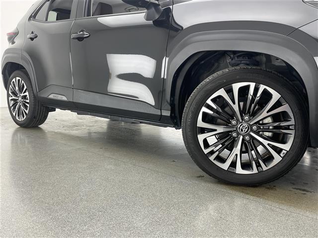 ヤリスクロス ハイブリッドＺ　純正８型ＤＡナビＴＶ　全方位カメラ　禁煙車　ＤＶＤデッキ　ハーフレザー　シートヒーター　電動パーキング　前後ドラレコ　セーフティセンス　衝突軽減　追従クルコン　ＢＳＭ　コーナーセンサー　ＬＥＤライト（36枚目）