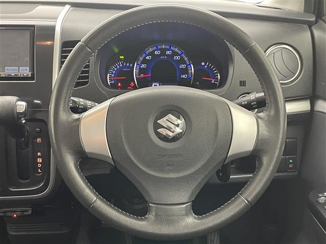 ワゴンＲスティングレー リミテッドＩＩ　社外ナビ　シートヒーター　禁煙車　フルセグＴＶ　ＤＶＤ再生　ＥＴＣ　ＨＩＤオートライト　フォグランプ　Ｂｌｕｅｔｏｏｔｈ　社外フロアマット　純正１５インチアルミホイール　スマートキー　プッシュスタート（9枚目）