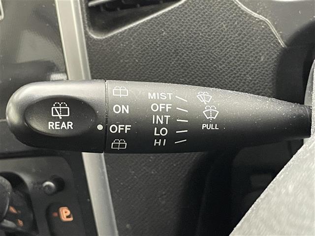 ワゴンＲスティングレー リミテッドＩＩ　社外ナビ　シートヒーター　禁煙車　フルセグＴＶ　ＤＶＤ再生　ＥＴＣ　ＨＩＤオートライト　フォグランプ　Ｂｌｕｅｔｏｏｔｈ　社外フロアマット　純正１５インチアルミホイール　スマートキー　プッシュスタート（13枚目）