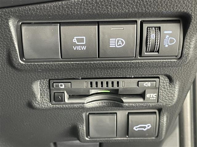 カローラクロス ハイブリッド　Ｚ　純正８型ＤＡＴＶ　全方位カメラ　禁煙車　ハーフレザー　シートヒーター　電動リアゲート　ＢＳＭ　パワーシート　セーフティセンス　衝突軽減　追従クルコン　コーナーセンサー　ルーフレール　ＬＥＤオートライト（7枚目）