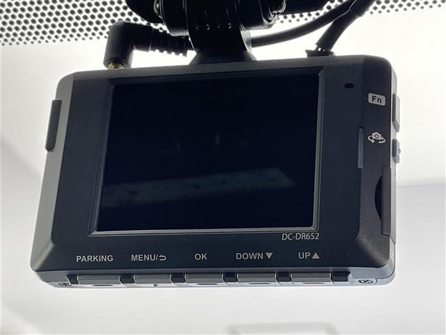 カローラクロス ハイブリッド　Ｚ　純正８型ＤＡＴＶ　全方位カメラ　禁煙車　ハーフレザー　シートヒーター　電動リアゲート　ＢＳＭ　パワーシート　セーフティセンス　衝突軽減　追従クルコン　コーナーセンサー　ルーフレール　ＬＥＤオートライト（8枚目）