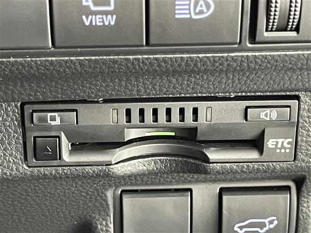 カローラクロス ハイブリッド　Ｚ　純正８型ＤＡＴＶ　全方位カメラ　禁煙車　ハーフレザー　シートヒーター　電動リアゲート　ＢＳＭ　パワーシート　セーフティセンス　衝突軽減　追従クルコン　コーナーセンサー　ルーフレール　ＬＥＤオートライト（9枚目）