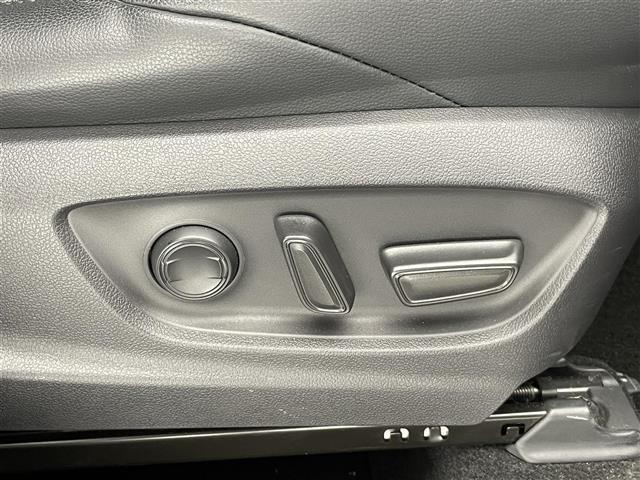 カローラクロス ハイブリッド　Ｚ　純正８型ＤＡＴＶ　全方位カメラ　禁煙車　ハーフレザー　シートヒーター　電動リアゲート　ＢＳＭ　パワーシート　セーフティセンス　衝突軽減　追従クルコン　コーナーセンサー　ルーフレール　ＬＥＤオートライト（14枚目）