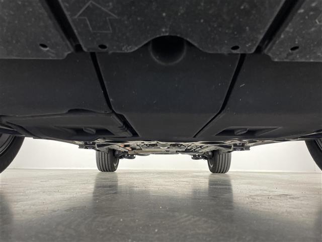 カローラクロス ハイブリッド　Ｚ　純正８型ＤＡＴＶ　全方位カメラ　禁煙車　ハーフレザー　シートヒーター　電動リアゲート　ＢＳＭ　パワーシート　セーフティセンス　衝突軽減　追従クルコン　コーナーセンサー　ルーフレール　ＬＥＤオートライト（24枚目）