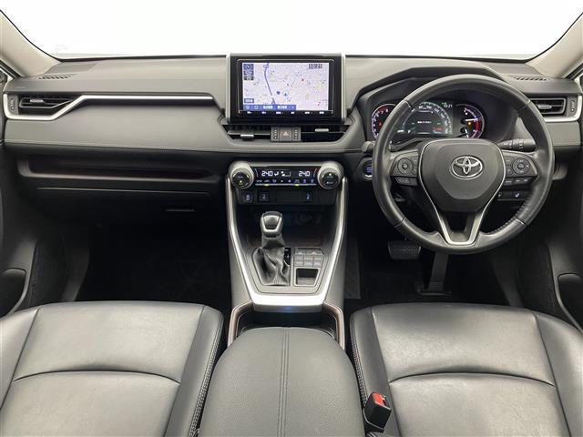 ＲＡＶ４ Ｇ　純正９型ナビＴＶ　バックカメラ　禁煙　ＢＳＭ　電動リアゲート　黒革　シートヒーター　ステアリングヒーター　ＥＴＣ　パワーシート　電動パーキング　ルーフレール　衝突軽減　追従クルコン　ＬＥＤオートライト（2枚目）