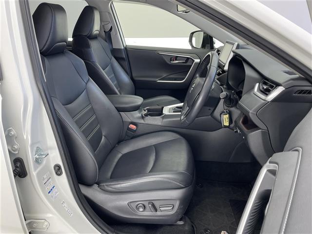 ＲＡＶ４ Ｇ　純正９型ナビＴＶ　バックカメラ　禁煙　ＢＳＭ　電動リアゲート　黒革　シートヒーター　ステアリングヒーター　ＥＴＣ　パワーシート　電動パーキング　ルーフレール　衝突軽減　追従クルコン　ＬＥＤオートライト（19枚目）