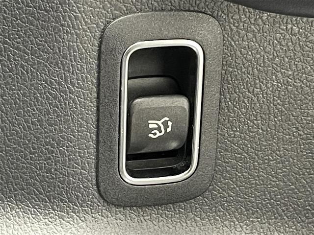 ＧＬＡクラス ＧＬＡ２００ｄ　４マチック　ＡＭＧライン　純正ナビ　フルセグＴＶ　全方位カメラ　禁煙車　レーダーセーフティＰＫＧ　衝突軽減　追従クルコン　ＢＳＭ　ナビゲーションＰＫＧ　ハーフレザー　シートヒーター　メモリシート　コーナーセンサー　ＬＥＤライト（9枚目）