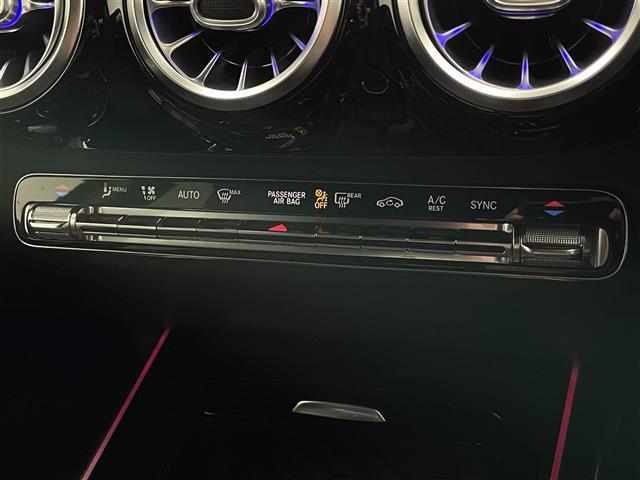 ＧＬＡクラス ＧＬＡ２００ｄ　４マチック　ＡＭＧライン　純正ナビ　フルセグＴＶ　全方位カメラ　禁煙車　レーダーセーフティＰＫＧ　衝突軽減　追従クルコン　ＢＳＭ　ナビゲーションＰＫＧ　ハーフレザー　シートヒーター　メモリシート　コーナーセンサー　ＬＥＤライト（32枚目）