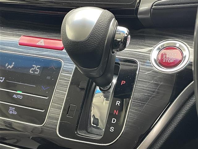 オデッセイ アブソルート　純正ナビ　ＨＤＭＩ　両側パワスラ　禁煙車　バックカメラ　ＥＴＣ　パドルシフト　ＤＶＤ　クルーズコントロール　黒ハーフレザー　ＬＥＤオートライト　フォグランプ　純正アルミ　ＵＳＢ端子　カーテンエアバック（9枚目）