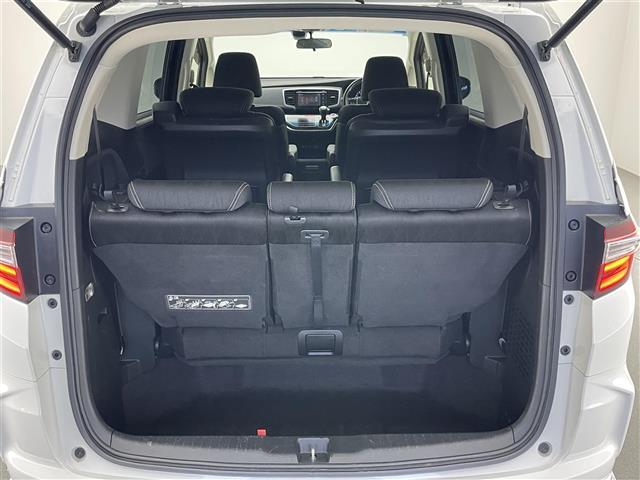 オデッセイ アブソルート　純正ナビ　ＨＤＭＩ　両側パワスラ　禁煙車　バックカメラ　ＥＴＣ　パドルシフト　ＤＶＤ　クルーズコントロール　黒ハーフレザー　ＬＥＤオートライト　フォグランプ　純正アルミ　ＵＳＢ端子　カーテンエアバック（22枚目）